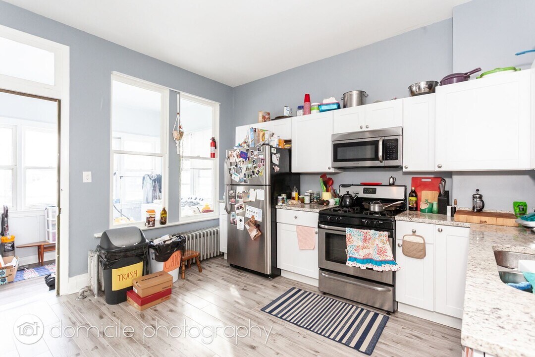 2903 W Belden Ave in Chicago, IL - Building Photo