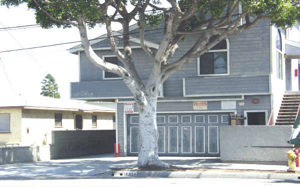 14814 Inglewood Ave in Lawndale, CA - Foto de edificio - Building Photo