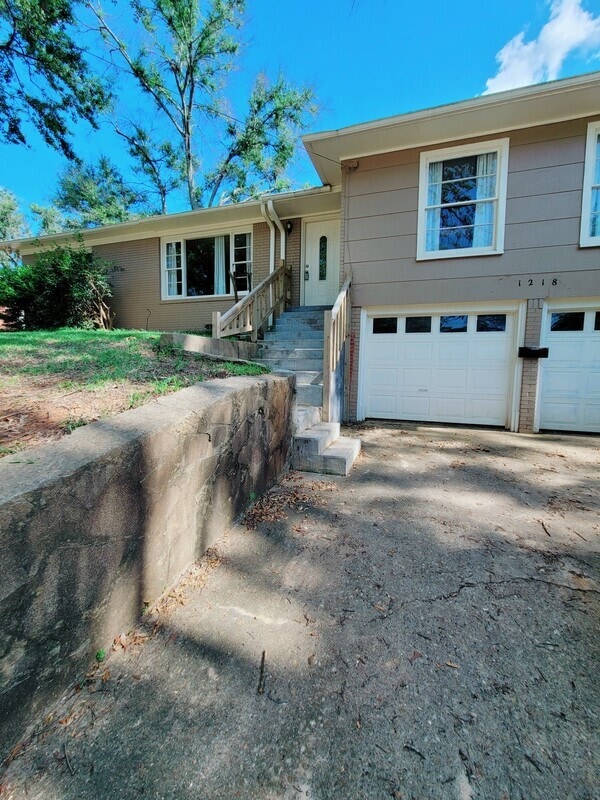 1218 Graham Dr