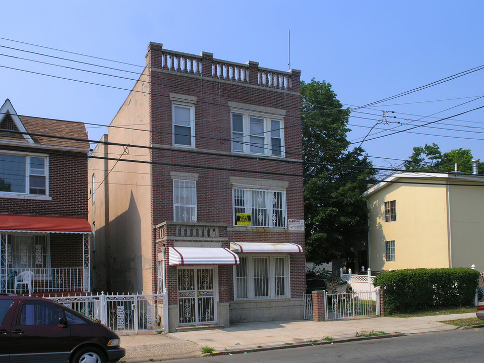 910 E 230th St in Bronx, NY - Foto de edificio