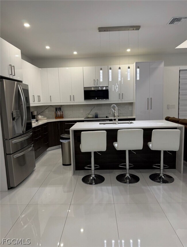 2301 NW 7th St in Cape Coral, FL - Building Photo - Building Photo