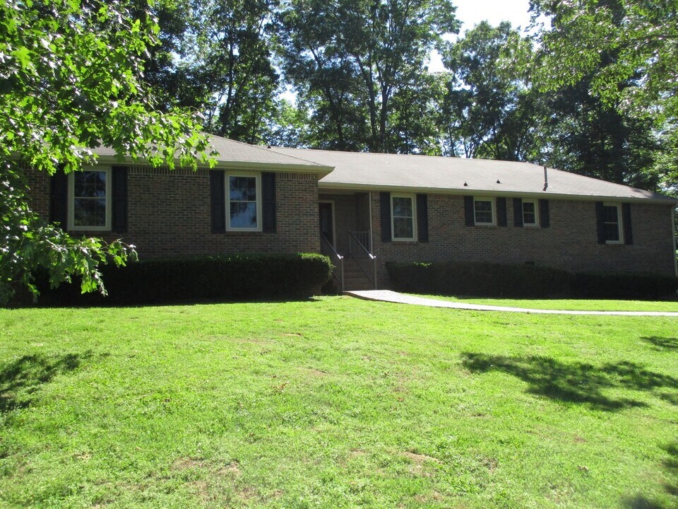 1131 Warfield Blvd in Clarksville, TN - Building Photo