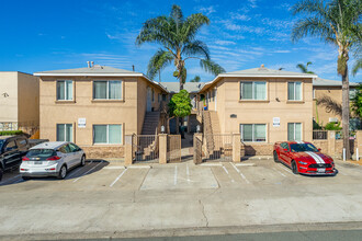 Palm Terrace in San Diego, CA - Building Photo - Building Photo