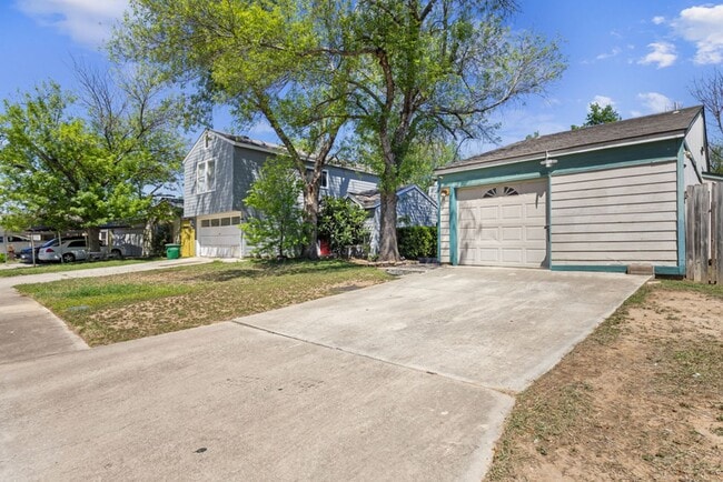 9929 Village Briar in San Antonio, TX - Building Photo - Building Photo