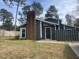 5913 Rustlewood Dr in Fayetteville, NC - Building Photo