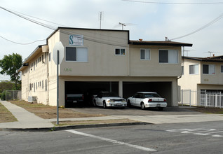 132 E Hazel St in Inglewood, CA - Building Photo - Building Photo