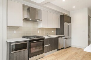 240 Parker Hill Ave, Unit 1 in Boston, MA - Building Photo