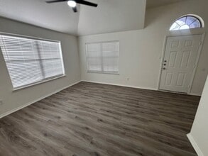 8135 Tierra Del Sol Rd in Arlington, TX - Building Photo - Building Photo