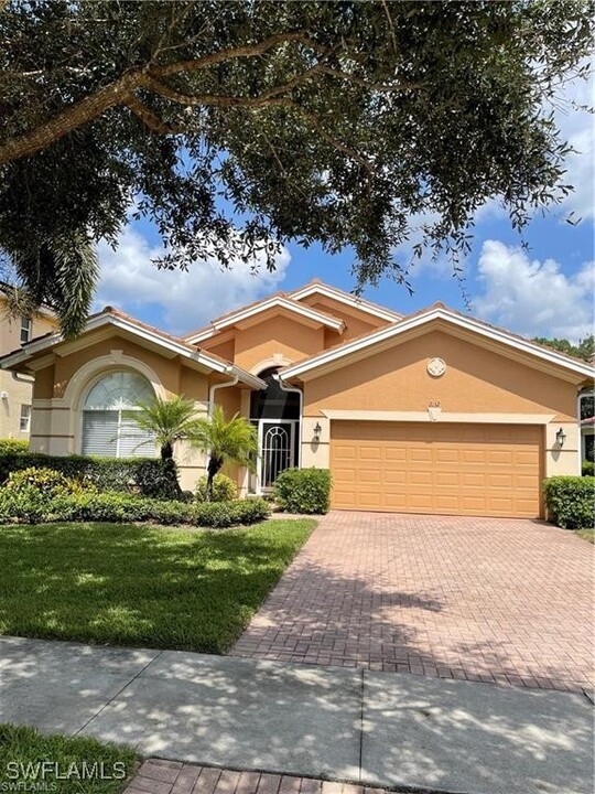 2132 Par Dr in Naples, FL - Building Photo