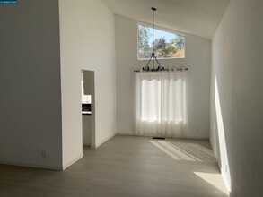424 Sparrow Dr in Hercules, CA - Building Photo - Building Photo