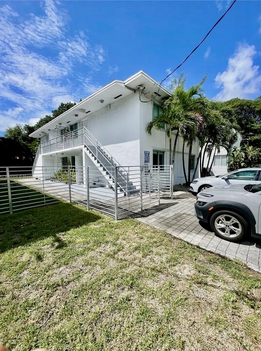 560 NE 63rd St, Unit 1 in Miami, FL - Foto de edificio