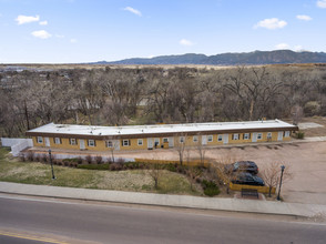 411 South Santa Fe Avenue in Fountain, CO - Foto de edificio - Building Photo