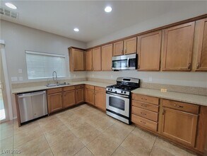 10668 Moss Lake St in Las Vegas, NV - Building Photo - Building Photo