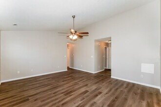 5298 Gateway Ave in Noblesville, IN - Foto de edificio - Building Photo