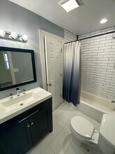 99 St George Dr in Shirley, NY - Foto de edificio - Building Photo