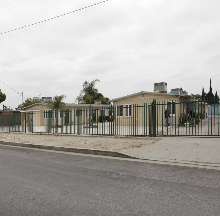 10546 Cantara St in Sun Valley, CA - Building Photo