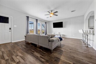 1413 TX-146 in La Porte, TX - Building Photo - Building Photo