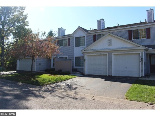 4415 Naper Bay in Eagan, MN - Foto de edificio - Building Photo