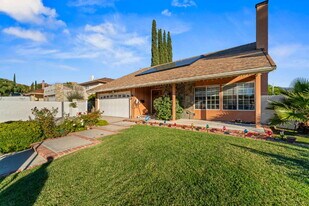 29160 Flowerpark Dr in Santa Clarita, CA - Building Photo