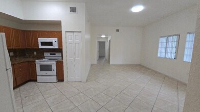 2801 Riverside Dr in Coral Springs, FL - Foto de edificio - Building Photo