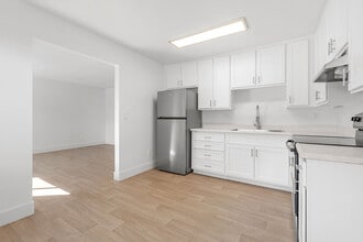 Valle at 9209 Kenwood in Spring Valley, CA - Building Photo - Interior Photo