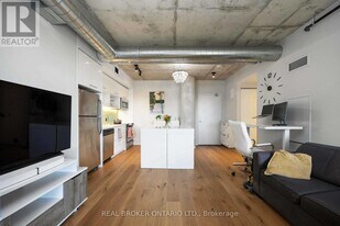 51 Trolley Cres in Toronto, ON - Building Photo