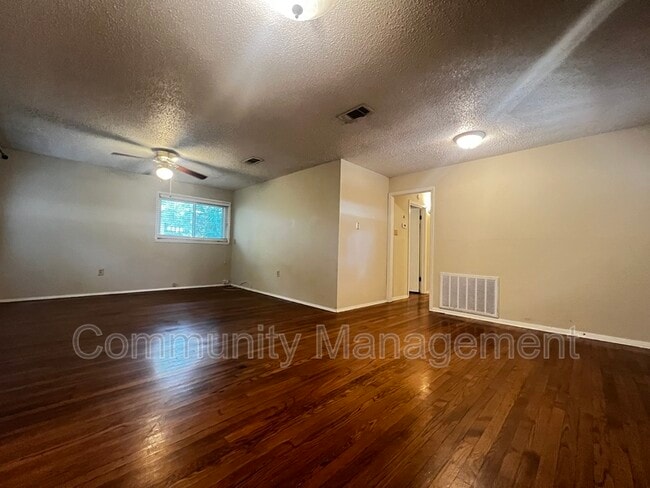 2415 Rhododendron Ave in Baton Rouge, LA - Building Photo - Building Photo