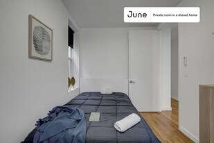 Room in Shared 5.0 bed/2 bath home in Queens, NY - Building Photo