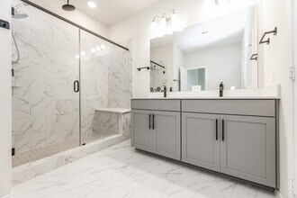 3418 Avondale Vw Dr in Houston, TX - Foto de edificio - Building Photo