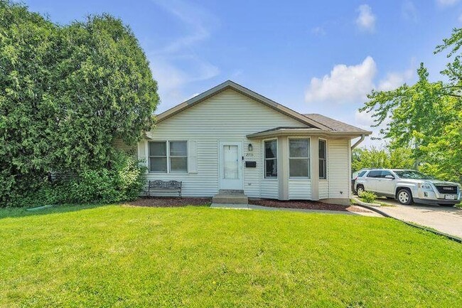 property at 2955 Illinois St