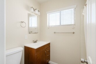 1124 Felspar St in San Diego, CA - Building Photo - Building Photo