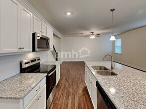 825 Headland Way in Canton, GA - Foto de edificio - Building Photo