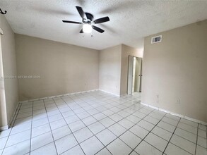 10893 NW 7th St in Miami, FL - Building Photo - Building Photo
