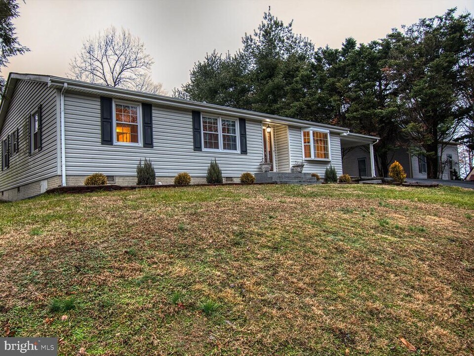 10206 Coolfont Crossing in New Market, MD - Foto de edificio