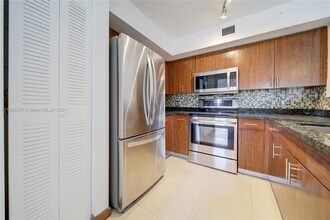 4560 NW 107th Ave, Unit 308 in Doral, FL - Building Photo - Building Photo