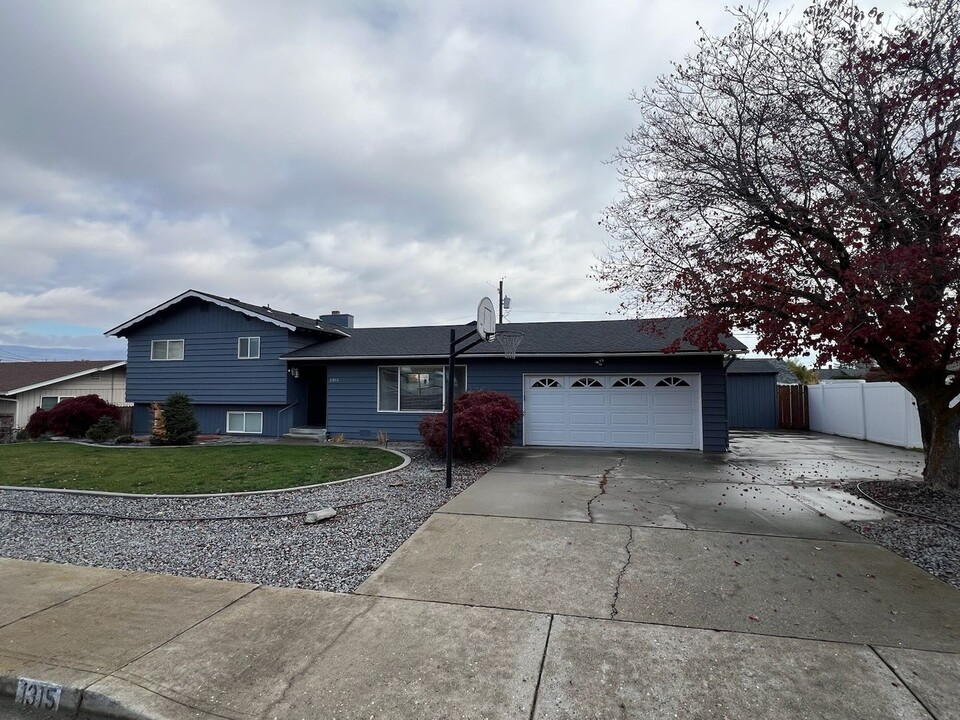 1315 Ormiston St in Wenatchee, WA - Building Photo