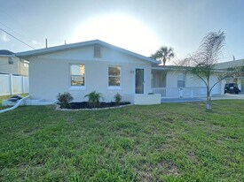 3330 S Peninsula Dr in Port Orange, FL - Building Photo