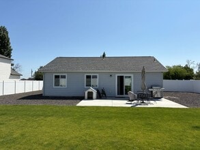 154 E Montmorency Blvd in Quincy, WA - Building Photo - Building Photo