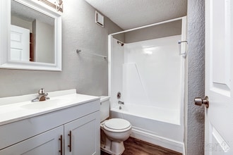 Heronwood Apartments in Ft. Myers, FL - Foto de edificio - Building Photo