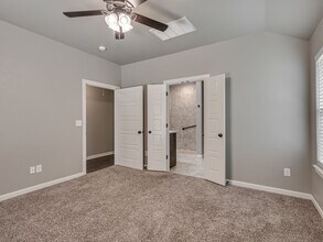 5800 Campbell Creek Dr in Oklahoma City, OK - Building Photo - Building Photo