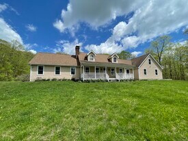170 Rabbit Hill Rd in Warren, CT - Building Photo