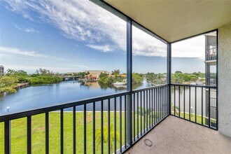 7 Royal Palm Way in Boca Raton, FL - Building Photo - Building Photo