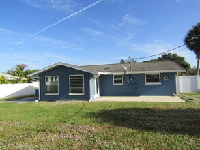 4188 Pompano Rd in Venice, FL - Building Photo - Building Photo