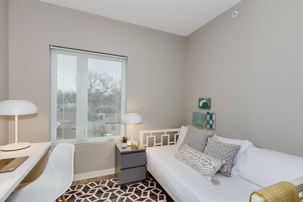 Seventeenth Apartments in Wichita, KS