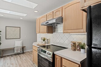 13726 SE 24th St in Bellevue, WA - Building Photo - Building Photo