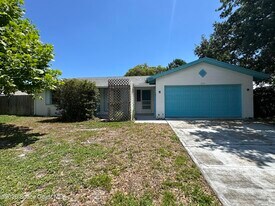 3535 Nicklaus Dr in Titusville, FL - Building Photo
