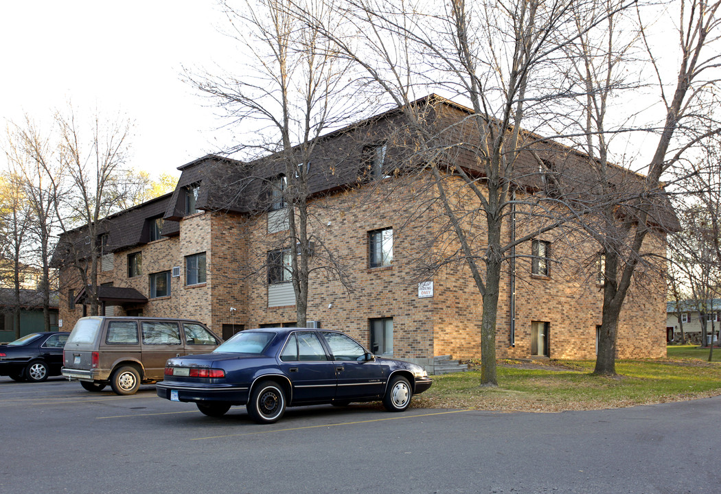 Hillcrest Apartments in Sauk Rapids, MN - Building Photo