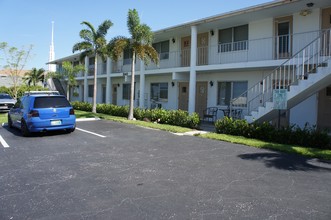 Mapleleaf Apartments in Fort Lauderdale, FL - Building Photo - Building Photo