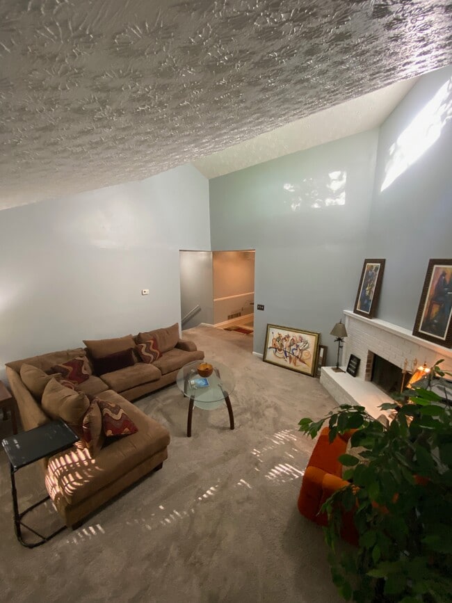 5512 Estates Court, Unit Downstairs 1 bed in Norcross, GA - Foto de edificio - Building Photo