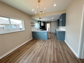 1127 W Lynwood Ave in San Antonio, TX - Building Photo - Building Photo